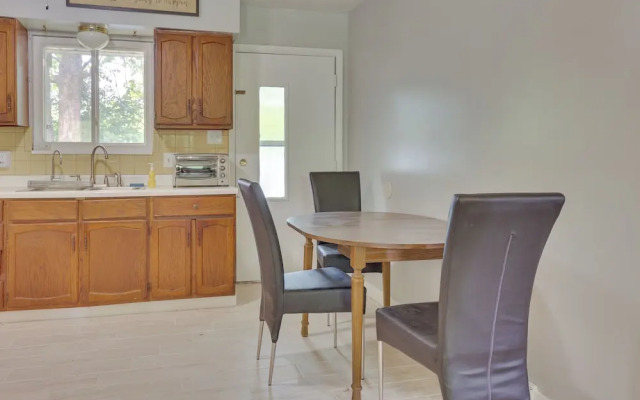 Cozy Youngstown Apartment w/ Central A/C + Heating