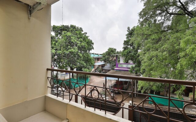 OYO 16880 Hotel Ambica