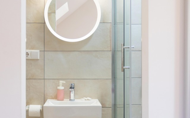 Bright and Cozy Studio Near City Center