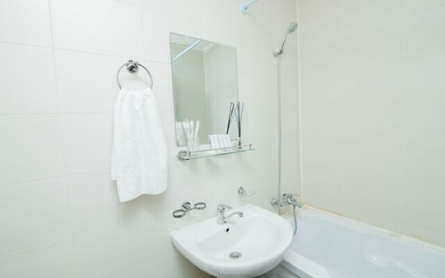 Azat Hotel