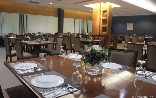 Rivermount Hotel And Resort