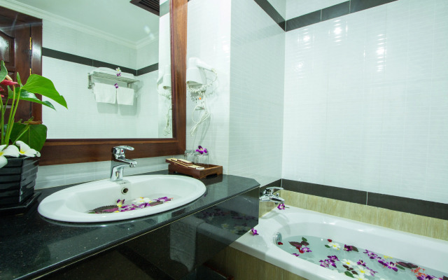 Royal Empire Hotel