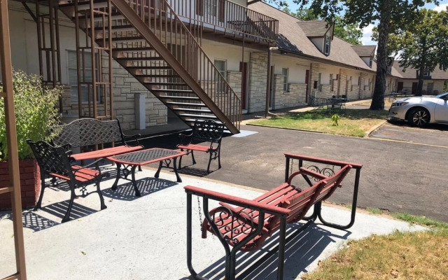 Azure Hills Inn & Suites