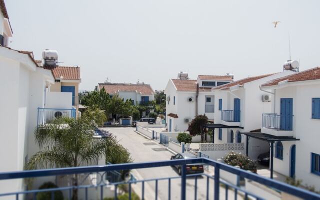 Anatoli 3BR Holiday Home Near the Beach