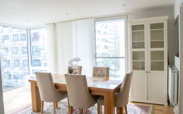 1 Bedroom Flat With Balcony Near Canary Wharf