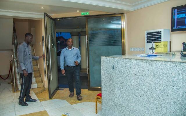 Royal Crest Hotel & Suites