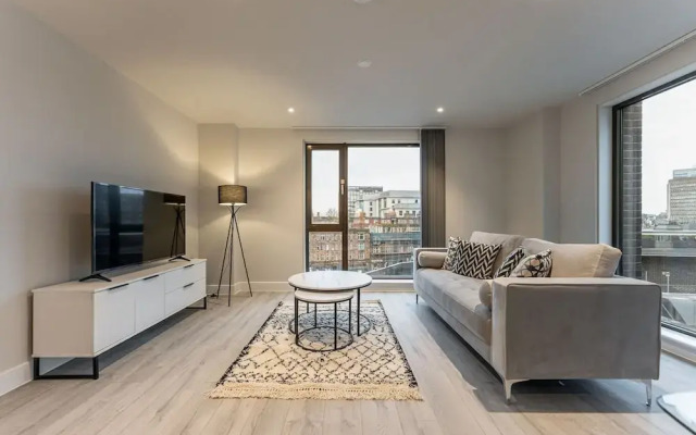 Luxury 2-bedroom Apartment in St Martin s Place BMH