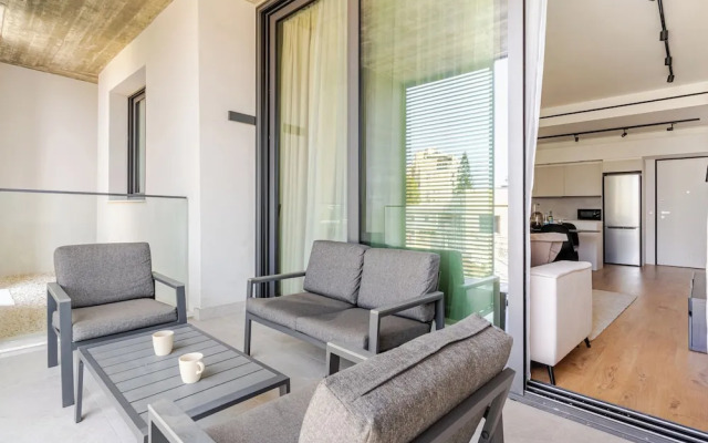 Yamas Urban Living Sequoia Residence