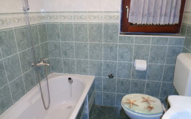 Apartments Ivica - Quiet Street