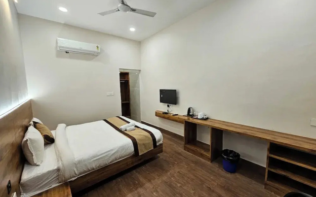 Devki Grand Hotel