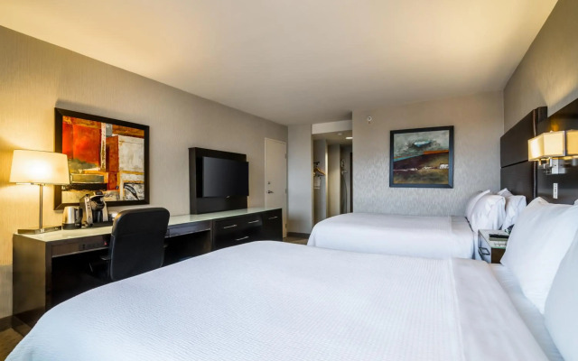 Holiday Inn Vancouver Centre by IHG