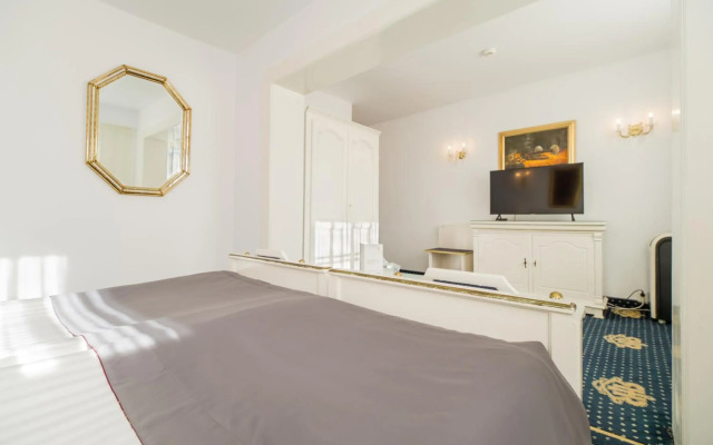 Hotel Imparatul Romanilor