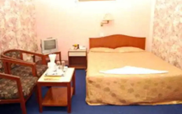 Modern Lai Lai Holiday Inn