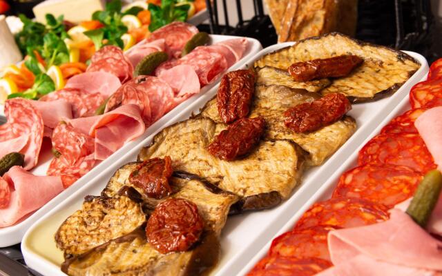 Отель Leonardo Boutique Opera