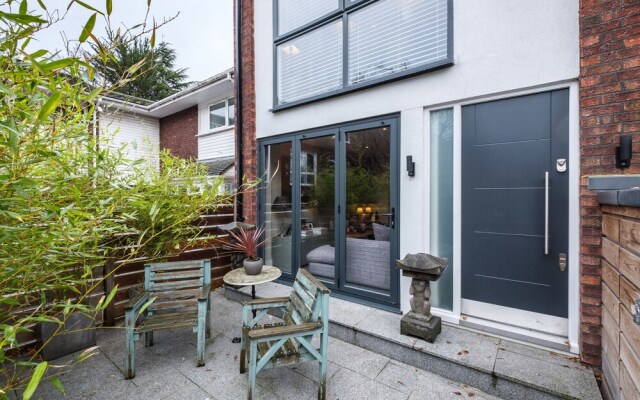 Contemporary Burntwood Grange Demeure - TFR
