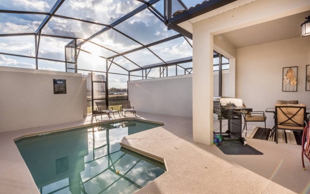 Luxury house in Storey Lake