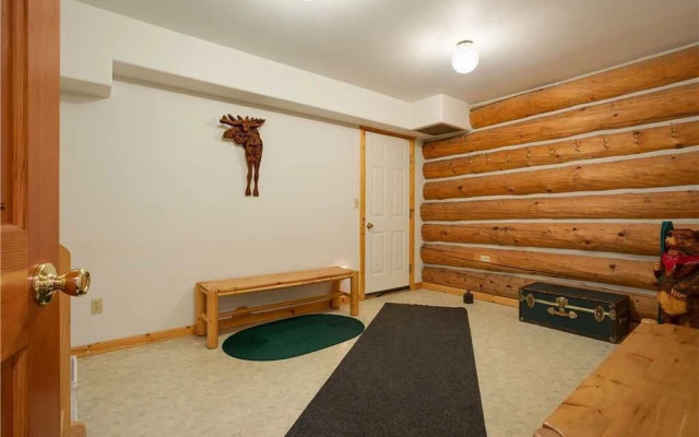 Links and Logs Chalet