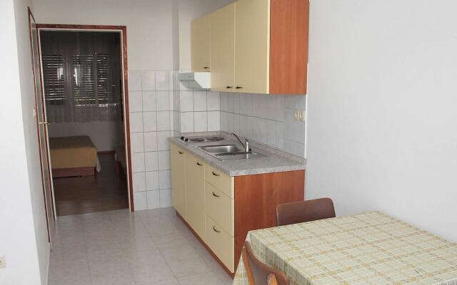 Vinko - big terrace and grill - A5(2+1)