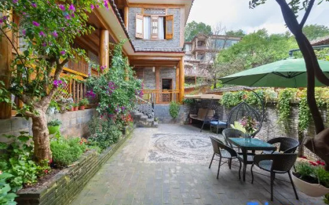 Xinglan Yunding · Pet-Friendly Designer Guesthouse(Lijiang Ancient City Dashuiche)