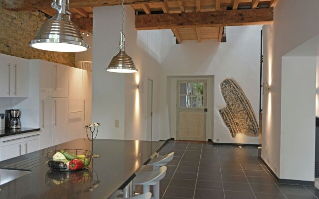 Quaint Villa in Chalabre with Swimming Pool