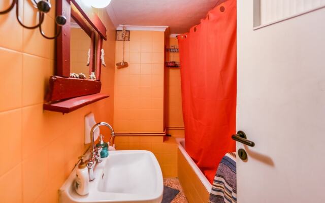 Cosy Apartment in Athens Near Aghios Ioannis Subway Station