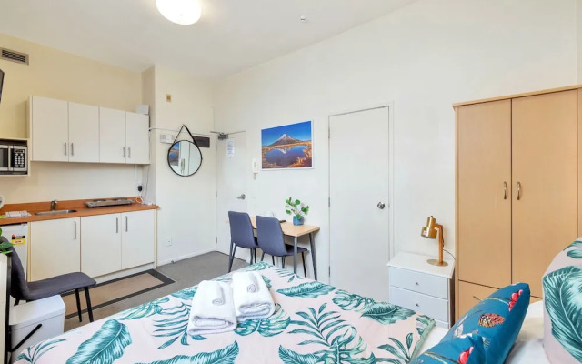 Compact & Budget City Apartment with Air-con