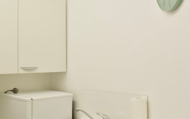 Bright And Modern 1 Bedroom Flat