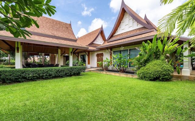 Champagne Pool Villa