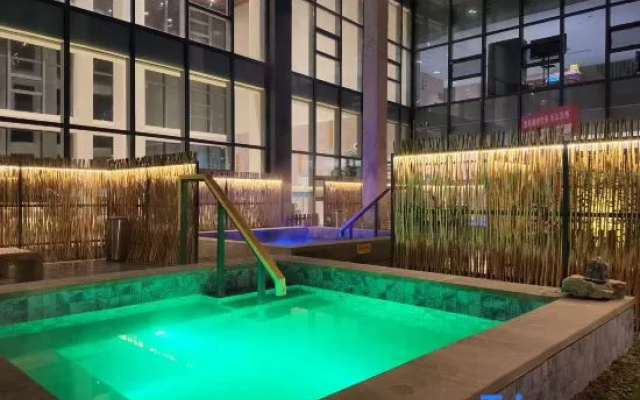 Changbai Mountain Qiqi Capsule Campsite – Pool – Yanbian