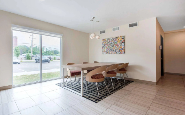 Best Western Erie Inn & Suites