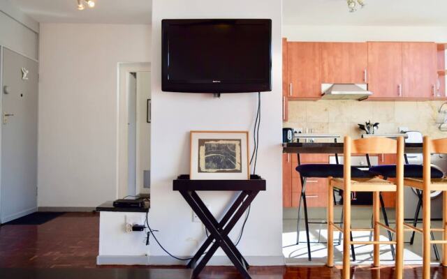 Sunny 2 Bedroom Apartment by The Company's Gardens