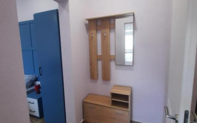 2V1 - Studio 1