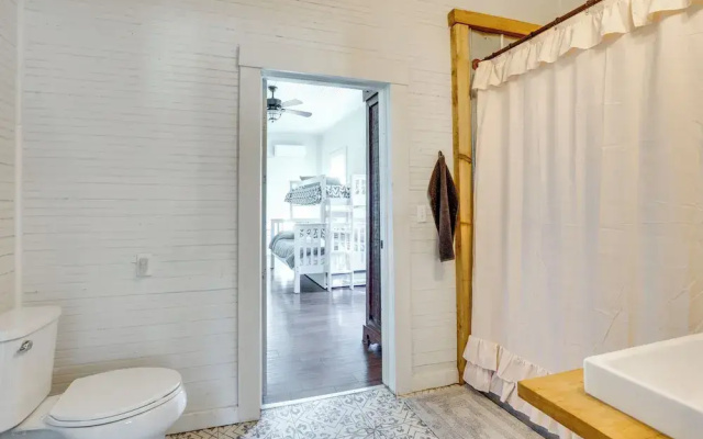 Charming 100-year-old Home < 1 Mi to Downtown