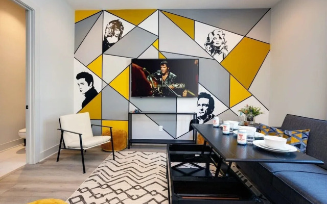 East Nash Oasis - 13 Beds - Going Fast