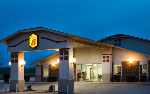 Super 8 By Wyndham Lamar