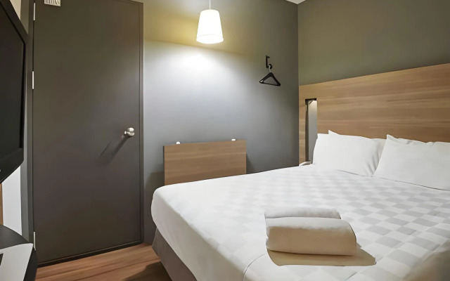 The Leverage Business Hotel Mergong