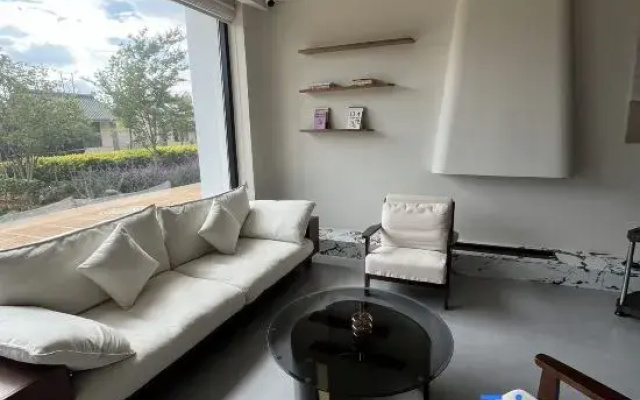 Zhibu Riverside Mountain View Villa (Dali Airport Erhai Branch)