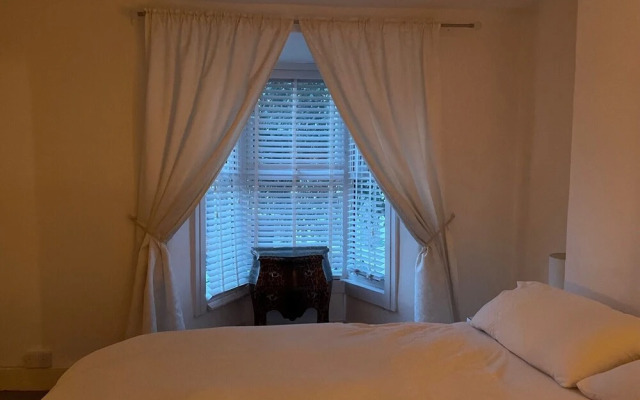 Impeccable 2-bed House in Leytonstone East London