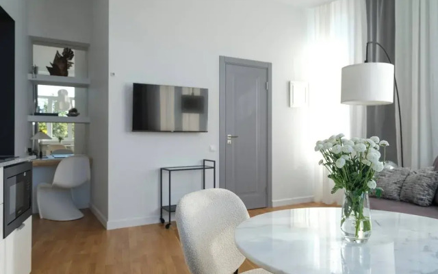 Miro Rooms Center Cloud - Quite Chic