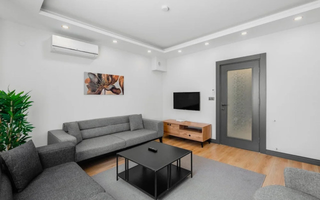 Duplex w Balcony Terrace 5 min to Beach