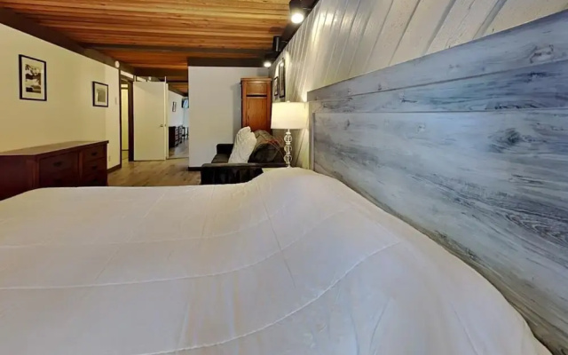 Slopeside Condo with Fireplace