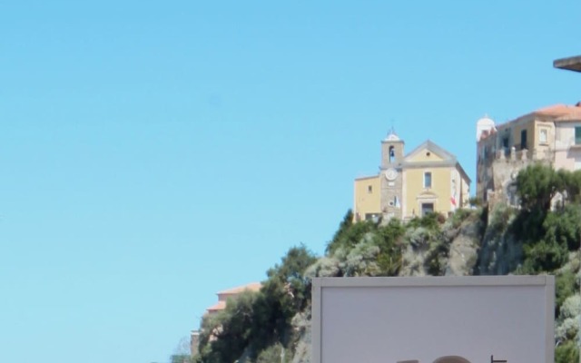 B&B Acropolis