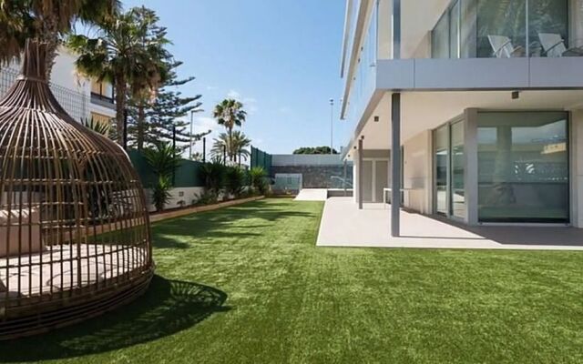 El Yate Hotel