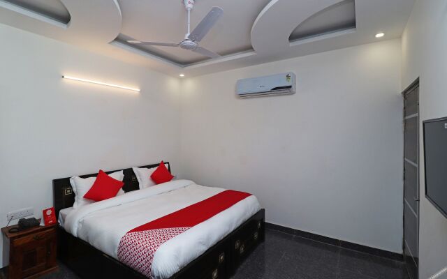 OYO 28576 Laxmi Residency