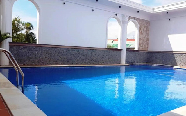 Thi Long Phung Hotel