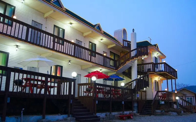 Anmyeondo Taean Romance Pension