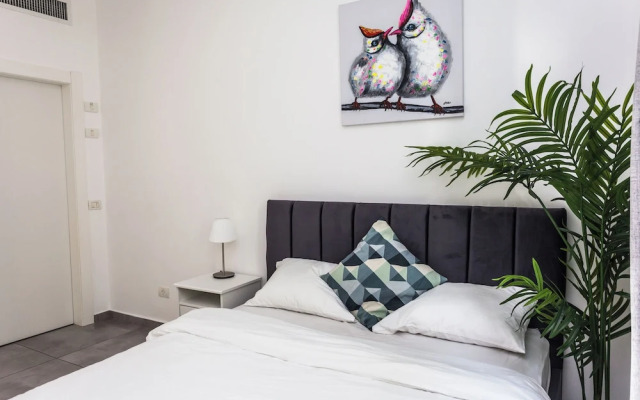 Modern Apartment Walking from the beach