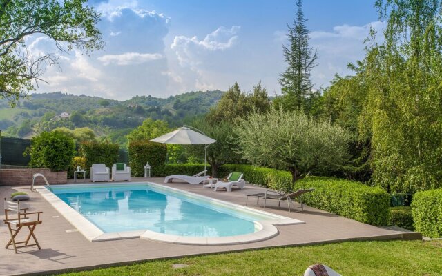 Majestic Villa in Urbino with Private Swimming Pool