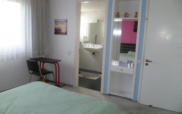 Double room with ensuite bathroom at Datacom building