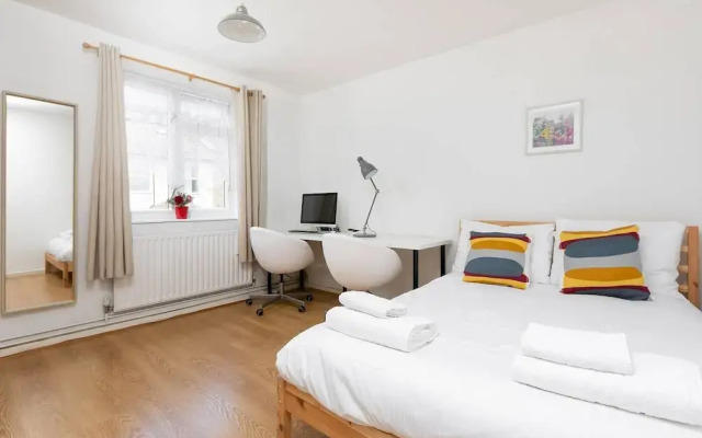 Modern Spacious Home In Well Connected Hammersmith